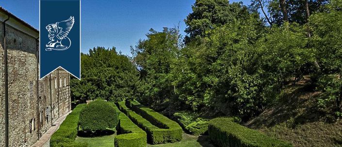 Image No.23-27 Bed Property for sale