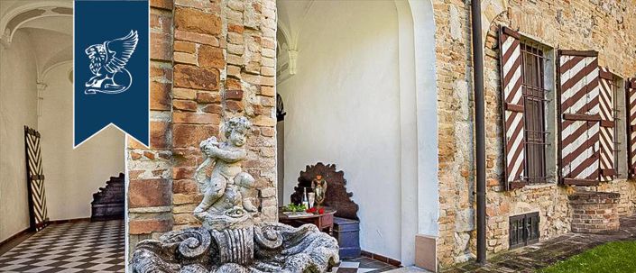 Image No.25-27 Bed Property for sale