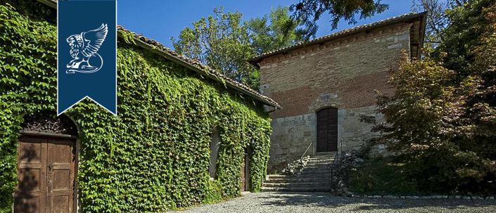 Image No.33-27 Bed Property for sale