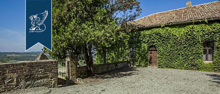 Image No.34-27 Bed Property for sale