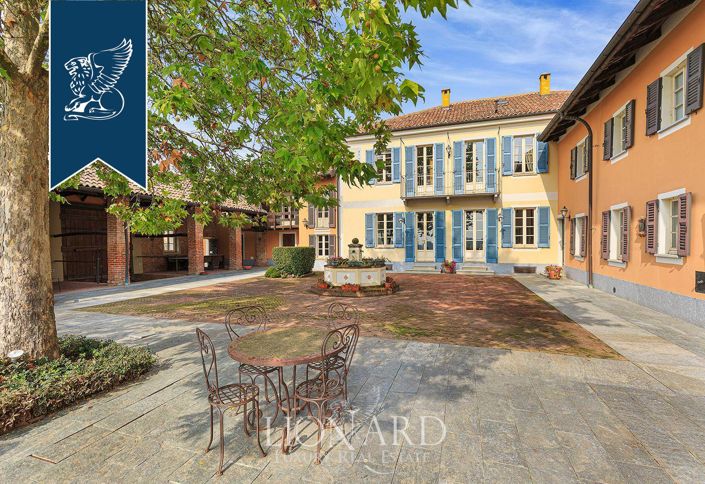 Image No.10-10 Bed Villa for sale