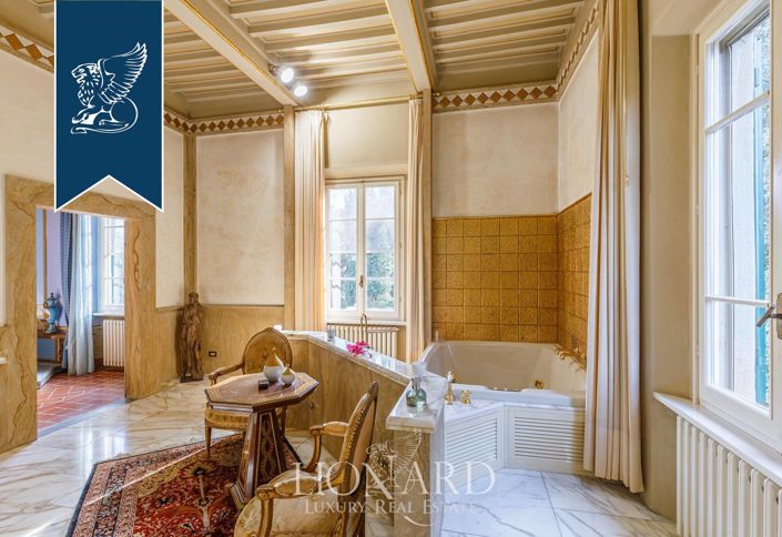 Image No.18-12 Bed Villa for sale