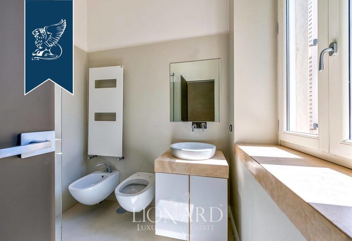 Image No.14-10 Bed Property for sale