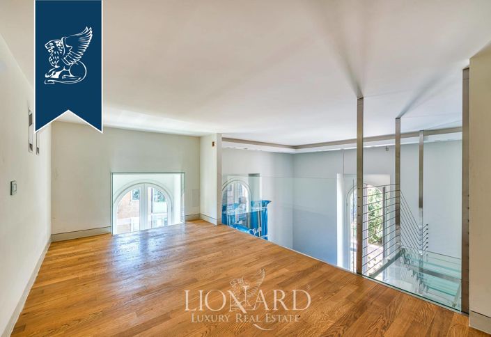 Image No.15-10 Bed Property for sale