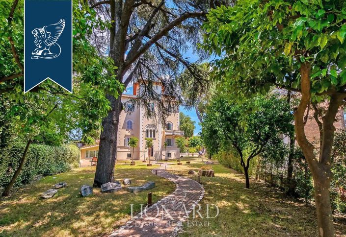 Image No.2-10 Bed Property for sale