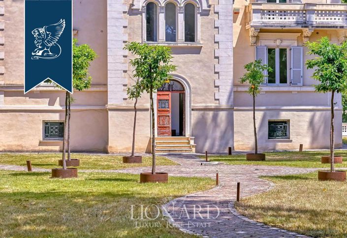 Image No.4-10 Bed Property for sale