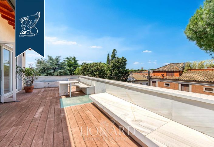 Image No.6-10 Bed Property for sale