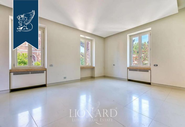 Image No.9-10 Bed Property for sale