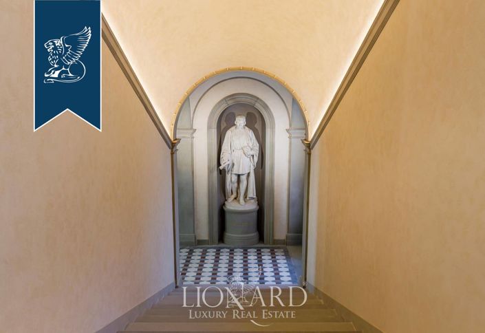 Image No.11-32 Bed Property for sale