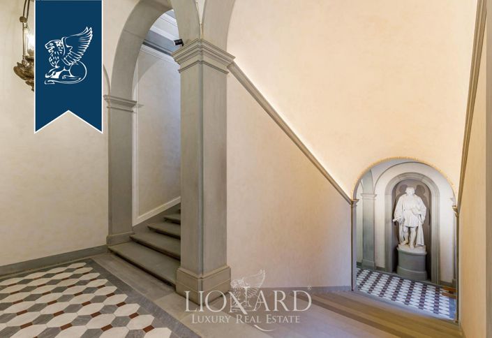 Image No.12-32 Bed Property for sale