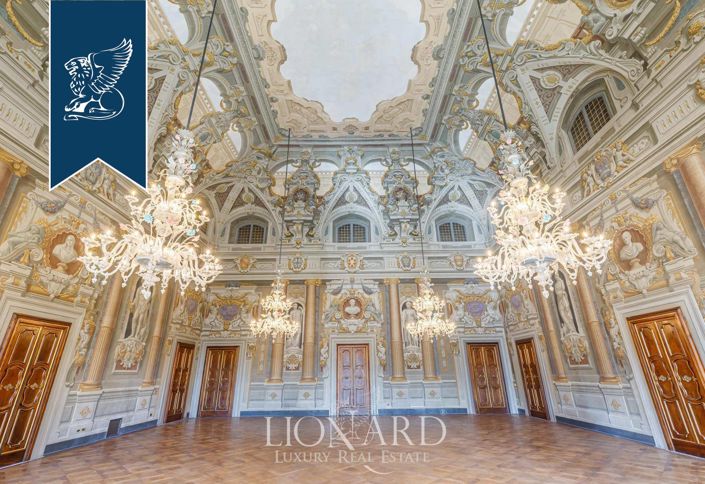 Image No.15-32 Bed Property for sale