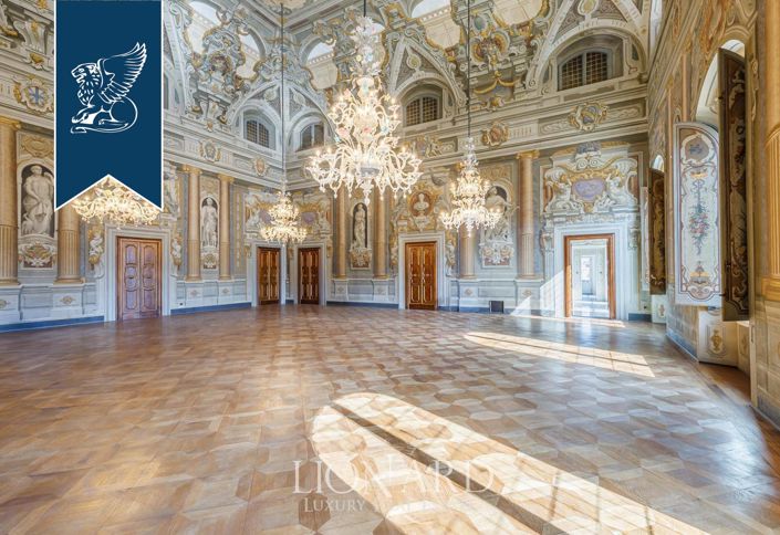 Image No.16-32 Bed Property for sale