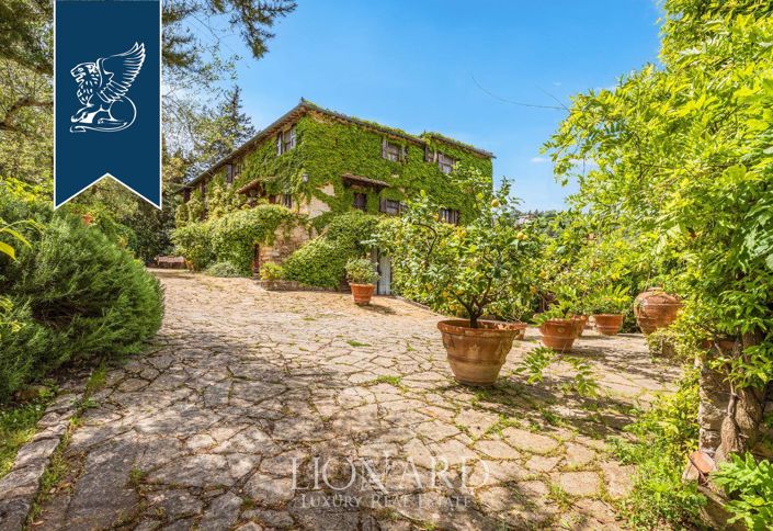 Image No.18-12 Bed Villa for sale