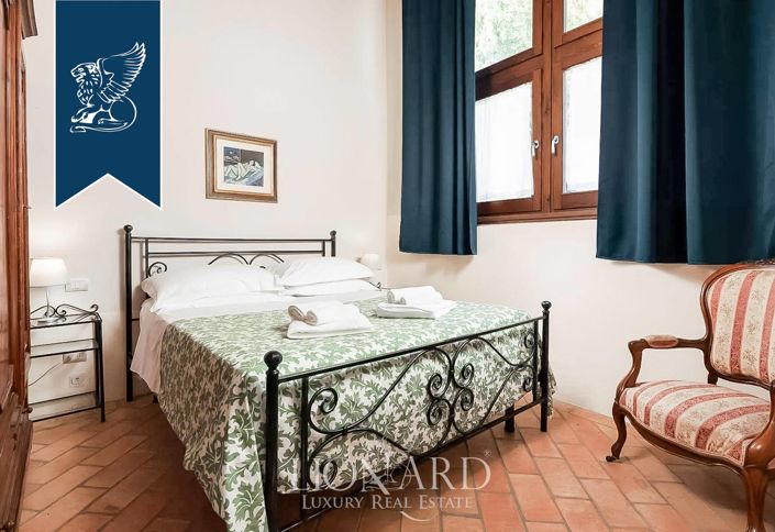 Image No.17-9 Bed Villa for sale