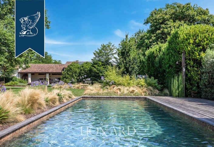 Image No.2-5 Bed Farmhouse for sale