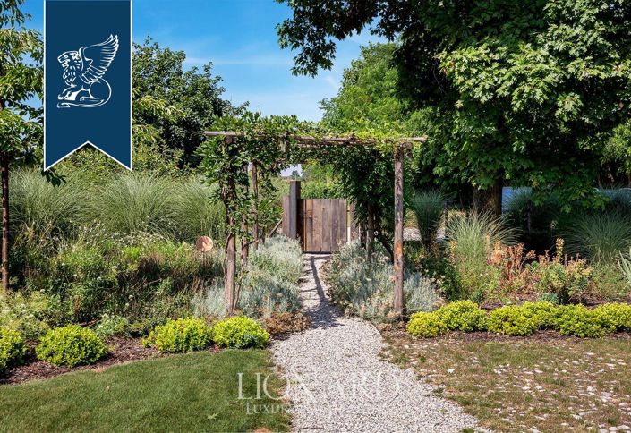 Image No.38-5 Bed Farmhouse for sale