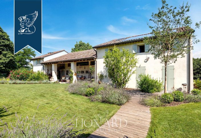 Image No.6-5 Bed Farmhouse for sale