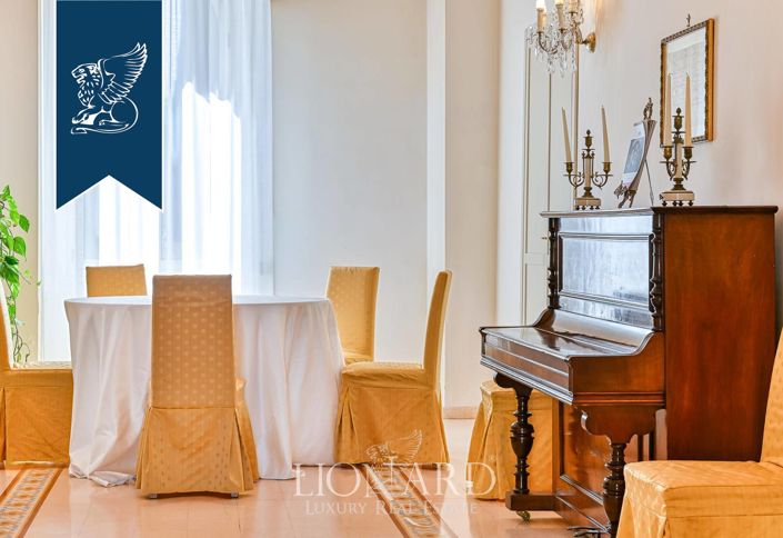 Image No.11-9 Bed Villa for sale