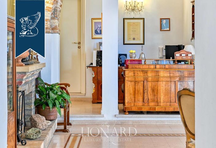 Image No.6-9 Bed Villa for sale