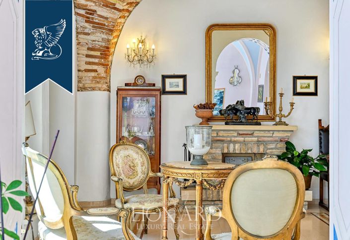 Image No.8-9 Bed Villa for sale