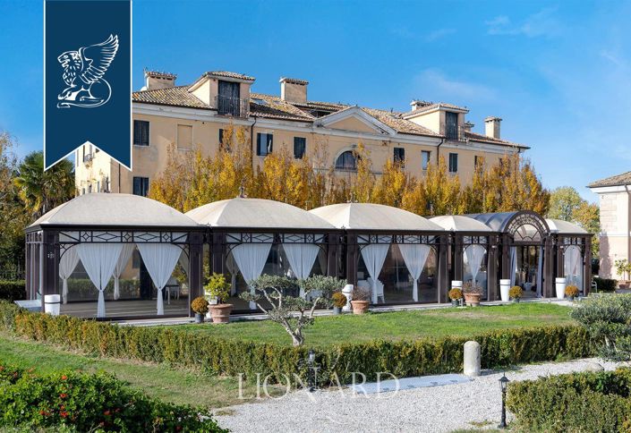 Image No.11-10 Bed Farmhouse for sale