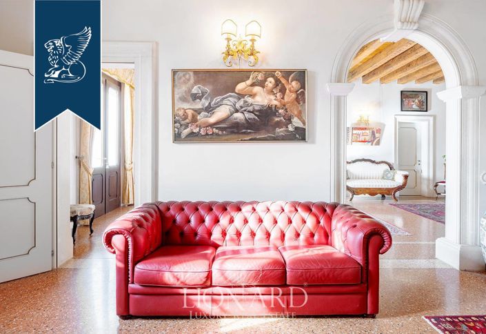 Image No.13-10 Bed Farmhouse for sale