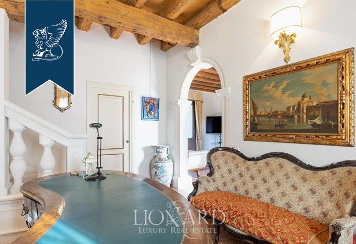 Image No.15-10 Bed Farmhouse for sale