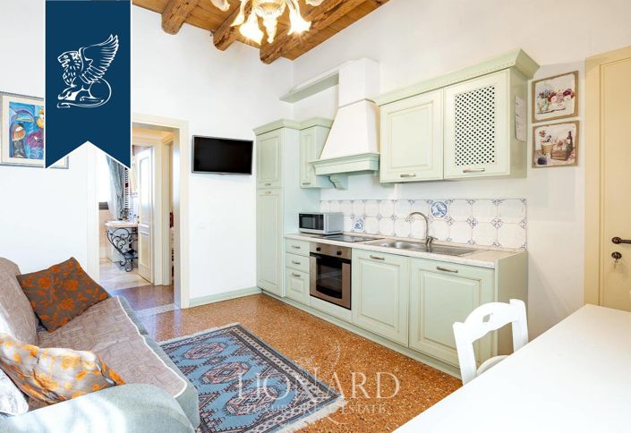 Image No.16-10 Bed Farmhouse for sale