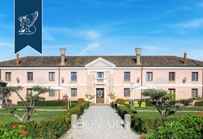 Image No.2-10 Bed Farmhouse for sale