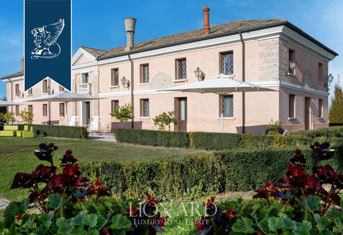 Image No.4-10 Bed Farmhouse for sale