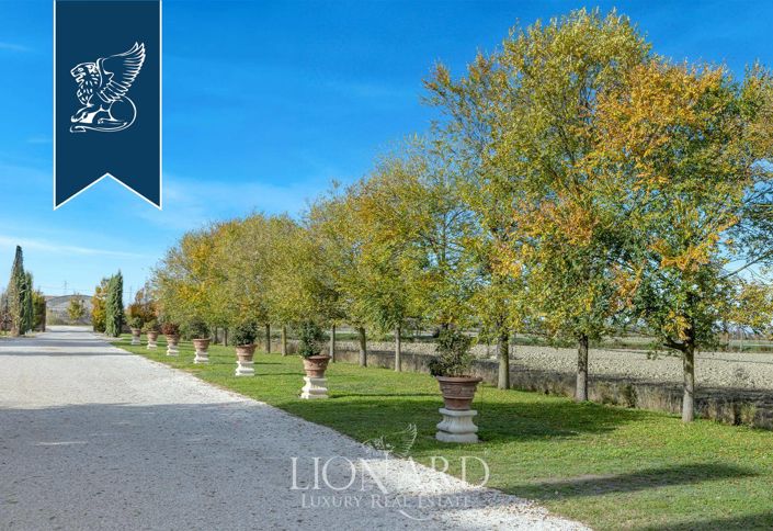 Image No.5-10 Bed Farmhouse for sale