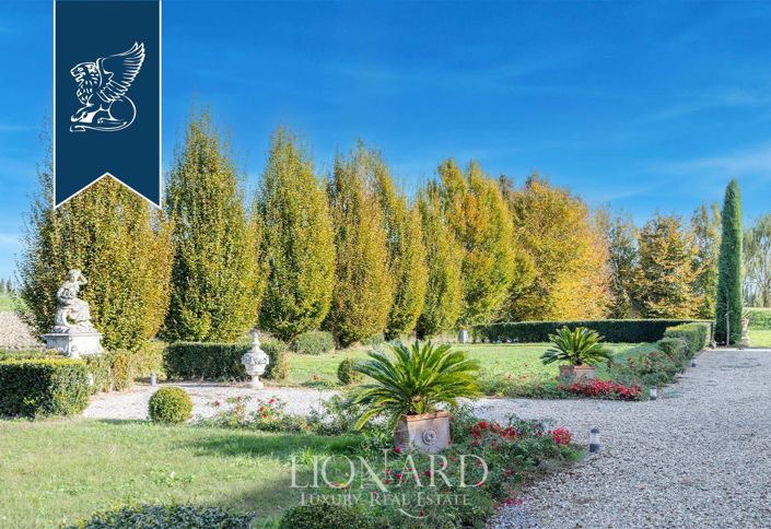 Image No.6-10 Bed Farmhouse for sale