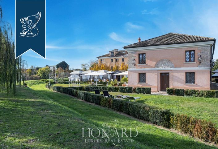 Image No.7-10 Bed Farmhouse for sale