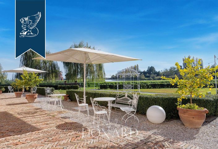 Image No.9-10 Bed Farmhouse for sale