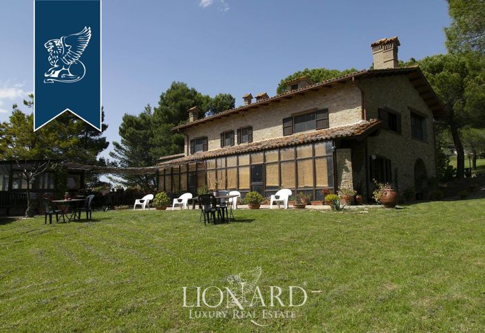 Image No.7-15 Bed Farmhouse for sale