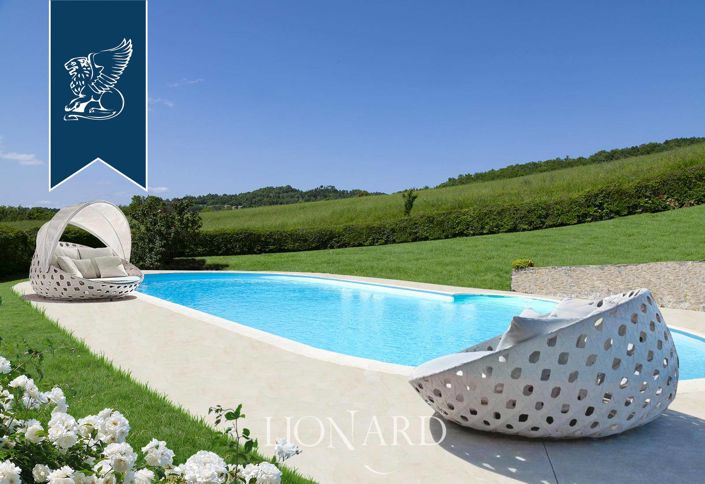 Image No.9-15 Bed Farmhouse for sale