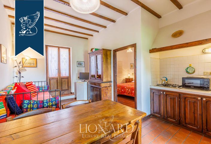 Image No.41-11 Bed Farmhouse for sale