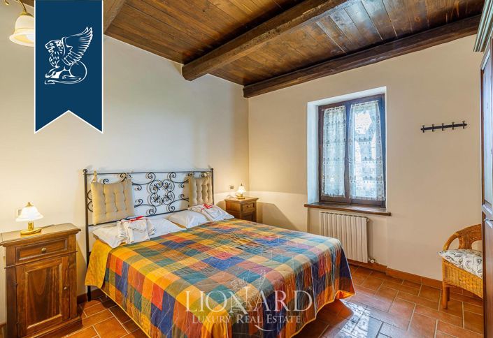 Image No.49-11 Bed Farmhouse for sale