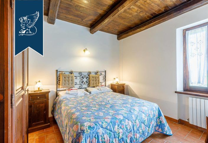 Image No.56-11 Bed Farmhouse for sale