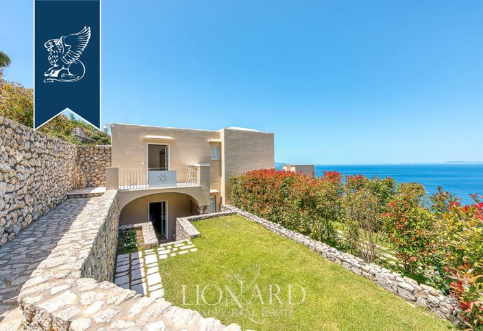 Image No.8-7 Bed Villa for sale