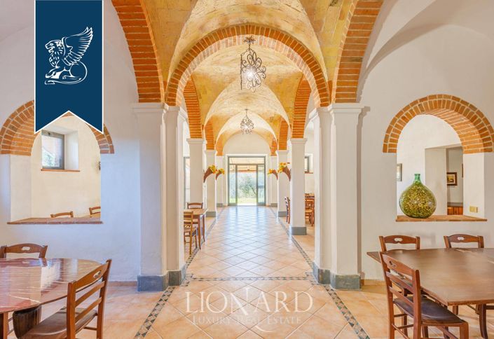 Image No.15-25 Bed Farmhouse for sale