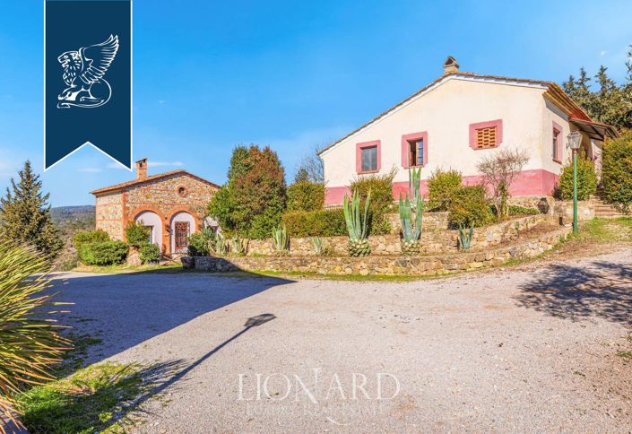 Image No.9-25 Bed Farmhouse for sale