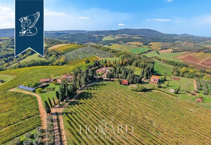 Image No.1-35 Bed Farmhouse for sale