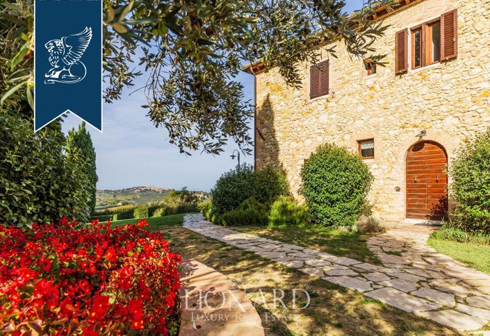 Image No.10-35 Bed Farmhouse for sale