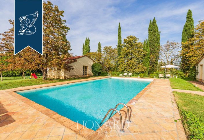 Image No.16-35 Bed Farmhouse for sale