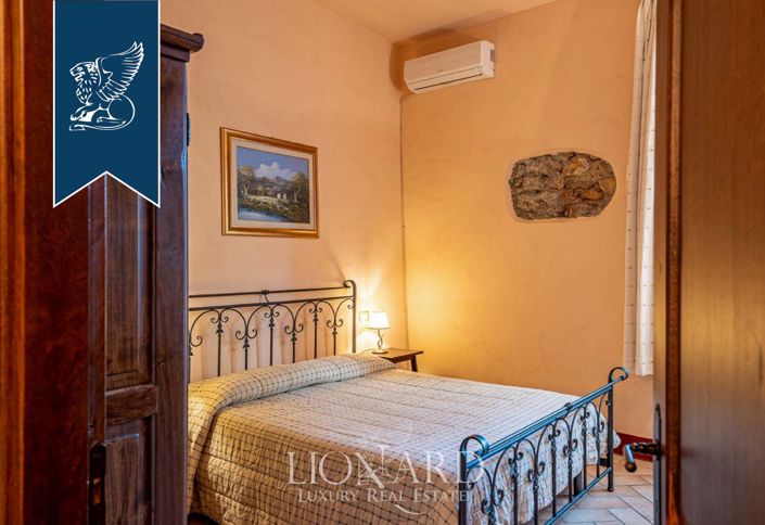 Image No.14-18 Bed Villa for sale