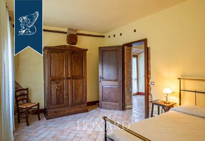 Image No.18-18 Bed Villa for sale