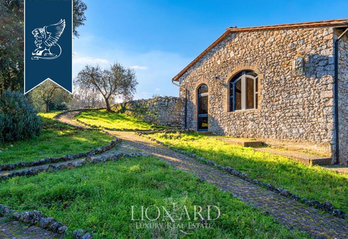 Image No.7-18 Bed Villa for sale