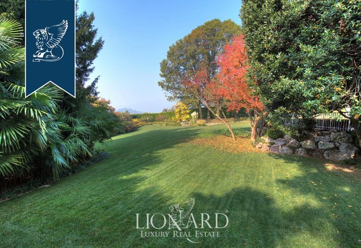 Image No.10-8 Bed Villa for sale