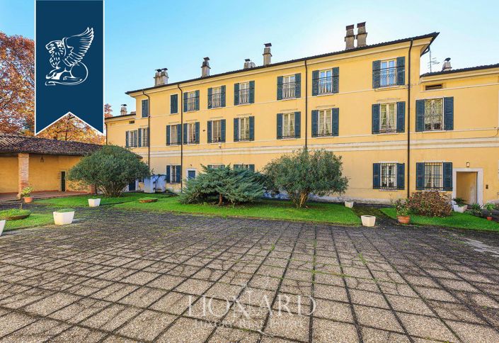 Image No.32-12 Bed Villa for sale